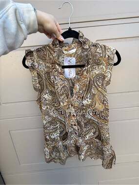 Costa Blanca Paisley Ruffle Sleeveless Blouse